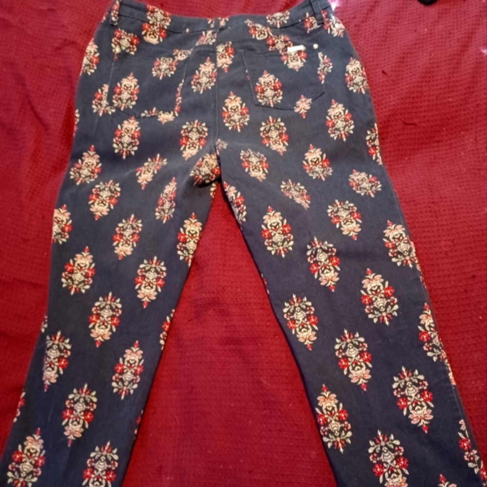 Chicos So Slimming Girlfriend Slim Leg Ankle pants